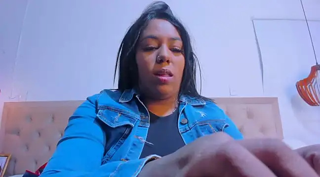 Snapshot of emma_purple_ chatting on March 2025 06:22:02 PM emma purple online show from March 2025 06:22:02 PM