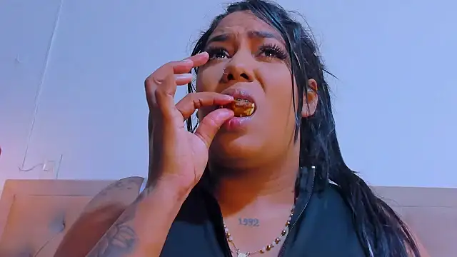 Snapshot of emma_purple_ chatting on March 2025 06:26:02 PM emma purple online show from March 2025 06:26:02 PM