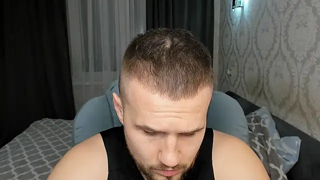 Snapshot of Vladik_b chatting on February 2025 05:40:02 PM Vladik b online show from February 2025 05:40:02 PM