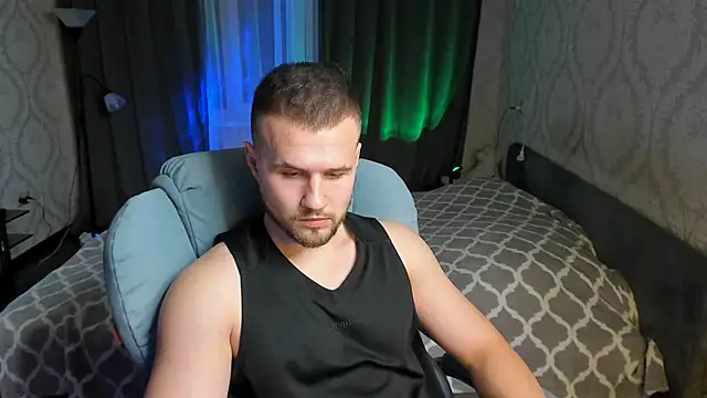 Snapshot of Vladik_b chatting on March 2025 08:07:02 PM Vladik b online show from March 2025 08:07:02 PM