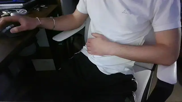 Snapshot of Manuhot001 chatting on March 2025 09:55:02 PM Manuhot001 online show from March 2025 09:55:02 PM