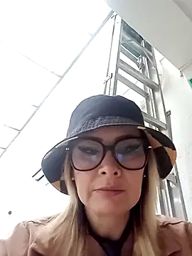 CandieGilson   online show from November 2025 11:43:01 AM