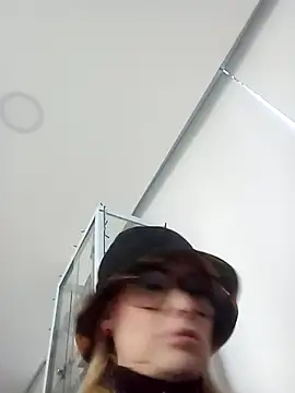 CandieGilson   online show from December 2025 12:33:02 PM