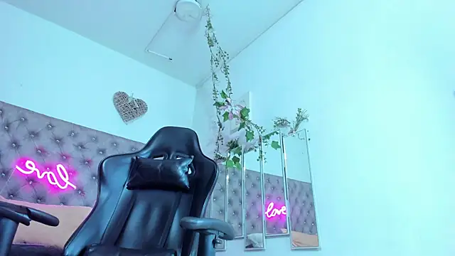 Naomii Viper online show from November 2025 11:10:02 AM