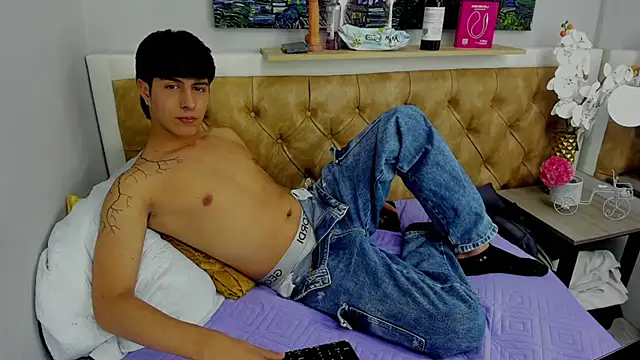 Estiv18  online show from September 2025 02:13:02 AM