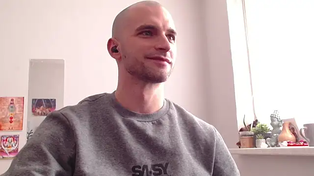 Snapshot of OskarBreno chatting on April 2026 04:13:02 PM OskarBreno online show from April 2026 04:13:02 PM