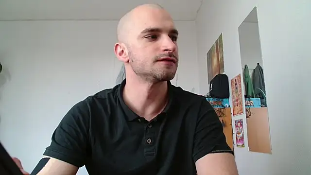 Snapshot of OskarBreno chatting on May 2026 12:00:02 PM OskarBreno online show from May 2026 12:00:02 PM