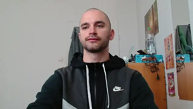 Snapshot of OskarBreno chatting on May 2026 07:13:01 AM OskarBreno online show from May 2026 07:13:01 AM