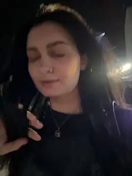 lunalovelee online show from September 2025 01:46:01 PM