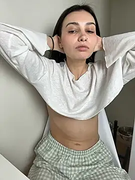 lunalovelee online show from November 2025 02:12:02 PM