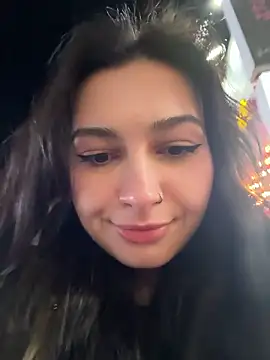 lunalovelee online show from December 2025 02:13:02 PM