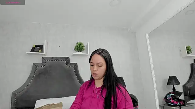 EmiliaRose  online show from November 2025 08:55:01 PM