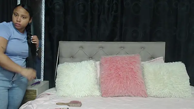 Snapshot of rebeka_kenye chatting on March 2025 02:45:01 PM rebeka kenye online show from March 2025 02:45:01 PM