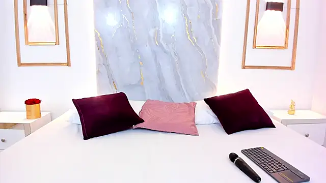 KylieGomeez online show from February 2025 07:36:01 PM