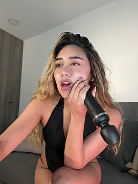 Hornyholly   online show from November 2025 09:13:02 PM