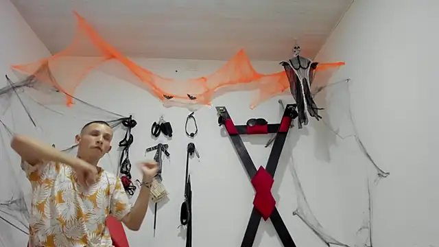 Snapshot of Isak_Millan chatting on November 2025 10:23:02 PM Isak Millan online show from November 2025 10:23:02 PM