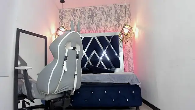 Snapshot of charlotte_bluee chatting on March 2025 07:39:01 PM charlotte bluee online show from March 2025 07:39:01 PM