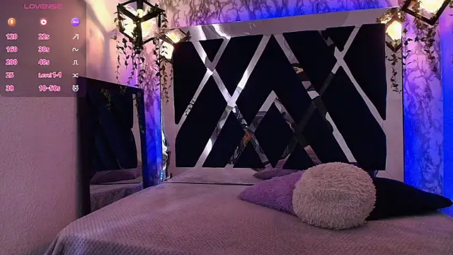 Snapshot of charlotte_bluee chatting on September 2025 06:43:02 PM charlotte bluee online show from September 2025 06:43:02 PM