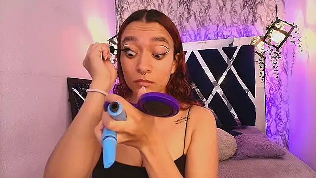 Snapshot of charlotte_bluee chatting on October 2025 07:47:02 PM charlotte bluee online show from October 2025 07:47:02 PM