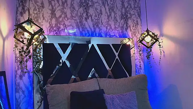 Snapshot of charlotte_bluee chatting on November 2025 06:19:01 PM charlotte bluee online show from November 2025 06:19:01 PM