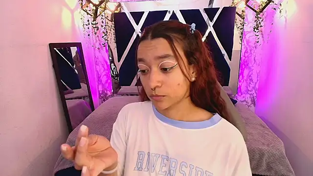 Snapshot of charlotte_bluee chatting on November 2025 04:18:01 PM charlotte bluee online show from November 2025 04:18:01 PM