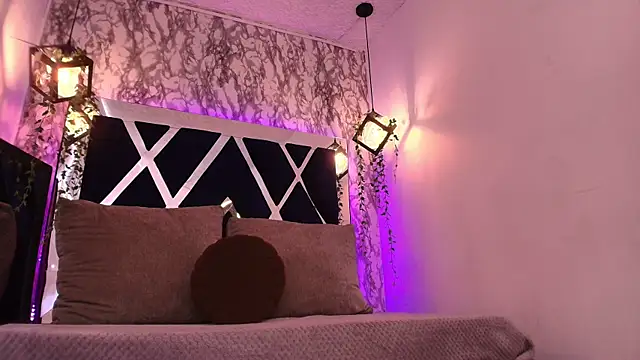 charlotte bluee online show from January 2026 06:43:02 PM