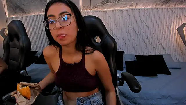 lucelly 15 online show from February 2025 02:42:02 PM