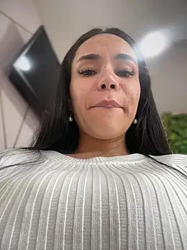 Naatalia online show from December 2025 07:44:01 PM