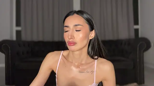 alissadreams online show from November 2025 06:43:01 PM