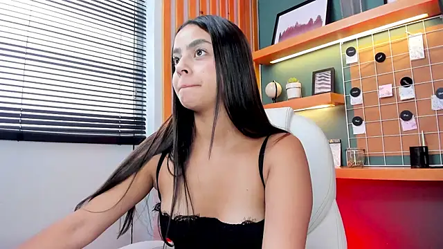 Bella walker  online show from October 2025 02:15:01 PM