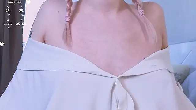 EdlaHewell online show from February 2026 06:22:01 AM