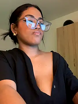 Snapshot of Dahiana_Giil chatting on September 2025 04:36:02 AM Dahiana Giil online show from September 2025 04:36:02 AM
