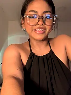 Snapshot of Dahiana_Giil chatting on September 2025 07:11:02 AM Dahiana Giil online show from September 2025 07:11:02 AM
