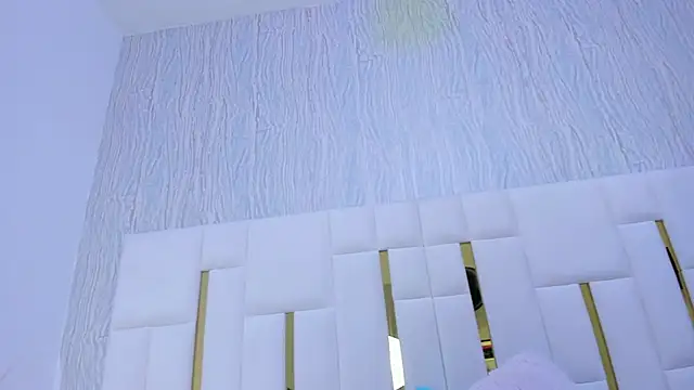 hillary uckerman  online show from December 2025 11:37:01 AM