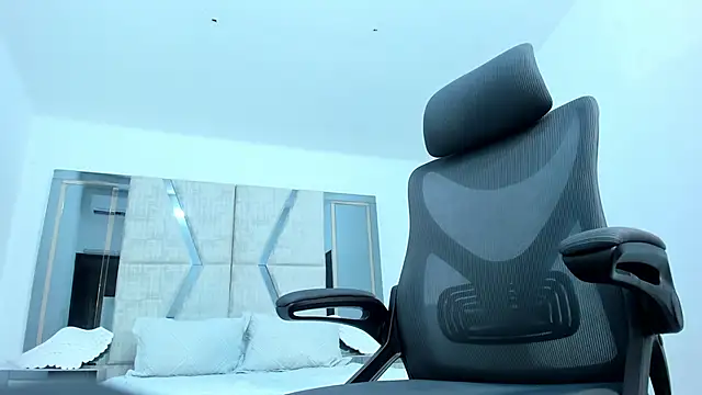 JacobRoberts1 online show from February 2025 08:52:02 AM