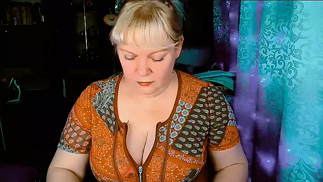 FlowerButterf online show from December 2025 09:41:02 PM