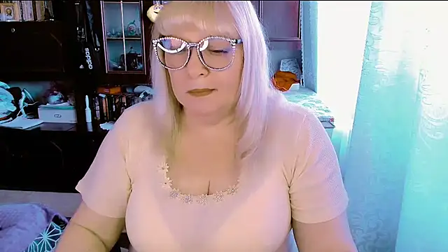 Snapshot of FlowerButterf chatting on February 2026 10:25:01 AM FlowerButterf online show from February 2026 10:25:01 AM