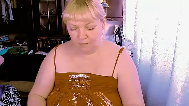 Snapshot of FlowerButterf chatting on March 2026 05:08:02 AM FlowerButterf online show from March 2026 05:08:02 AM