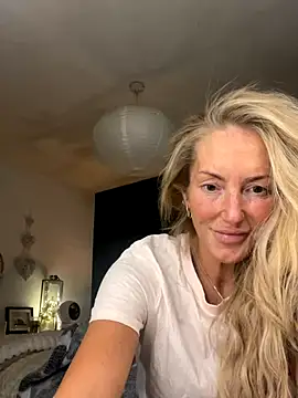 Fiery Blonde LexiX online show from October 2025 09:59:02 PM