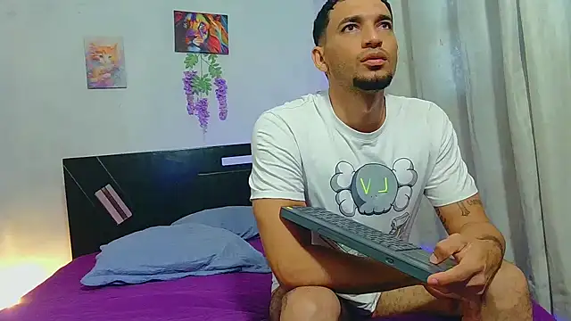 Snapshot of Reina_paola chatting on October 2025 02:20:01 PM Reina paola online show from October 2025 02:20:01 PM