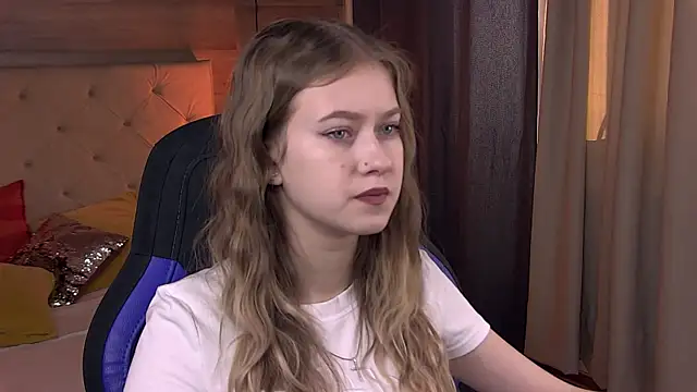 EveMundie online show from February 2025 09:24:02 AM