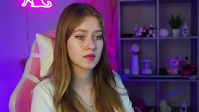 EveMundie online show from March 2025 12:25:01 PM