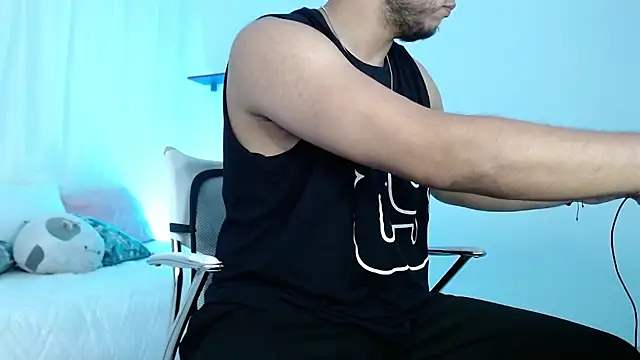 Snapshot of Double_R12 chatting on February 2025 02:21:01 PM Double R12 online show from February 2025 02:21:01 PM