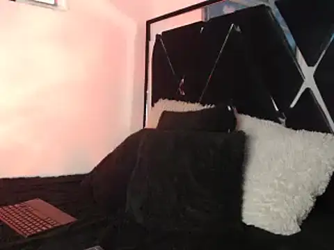 Smith boy 25 online show from March 2025 10:04:02 PM