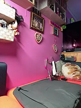 Snapshot of sexymelli18 chatting on December 2025 06:25:01 PM sexymelli18 online show from December 2025 06:25:01 PM