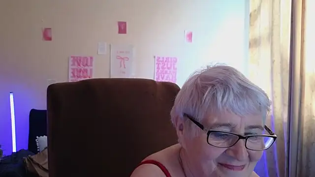 Snapshot of Sandra_Snowflake chatting on May 2026 02:45:01 PM Sandra Snowflake online show from May 2026 02:45:01 PM