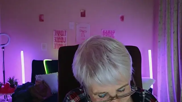 Snapshot of Sandra_Snowflake chatting on May 2026 05:21:02 PM Sandra Snowflake online show from May 2026 05:21:02 PM