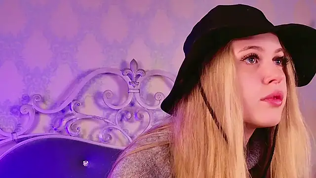 Snapshot of BECKI_VRES chatting on October 2025 08:40:01 PM BECKI VRES online show from October 2025 08:40:01 PM