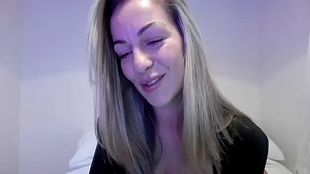 Snapshot of Edenfox- chatting on November 2025 11:00:02 AM Edenfox- online show from November 2025 11:00:02 AM