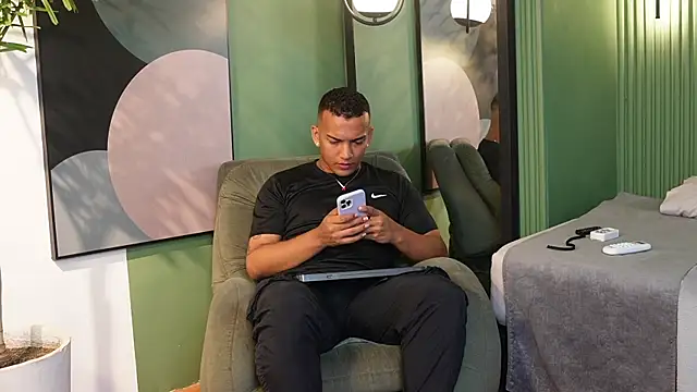 Rafa2004Cruz online show from December 2025 12:44:02 PM